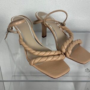 Paige Leslie Leather Heels Beige Size 8.5 Ankle Strap Open Toe Store Display